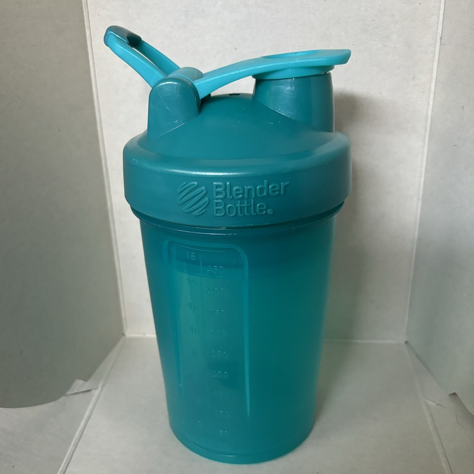 Blender Bottle Teal Shaker Bottle 22 oz prostak w/powder or pill compartment