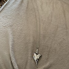 BNNT UNBRANDED SILVER COLOURED HEART PENDANT LONG NECKLACE