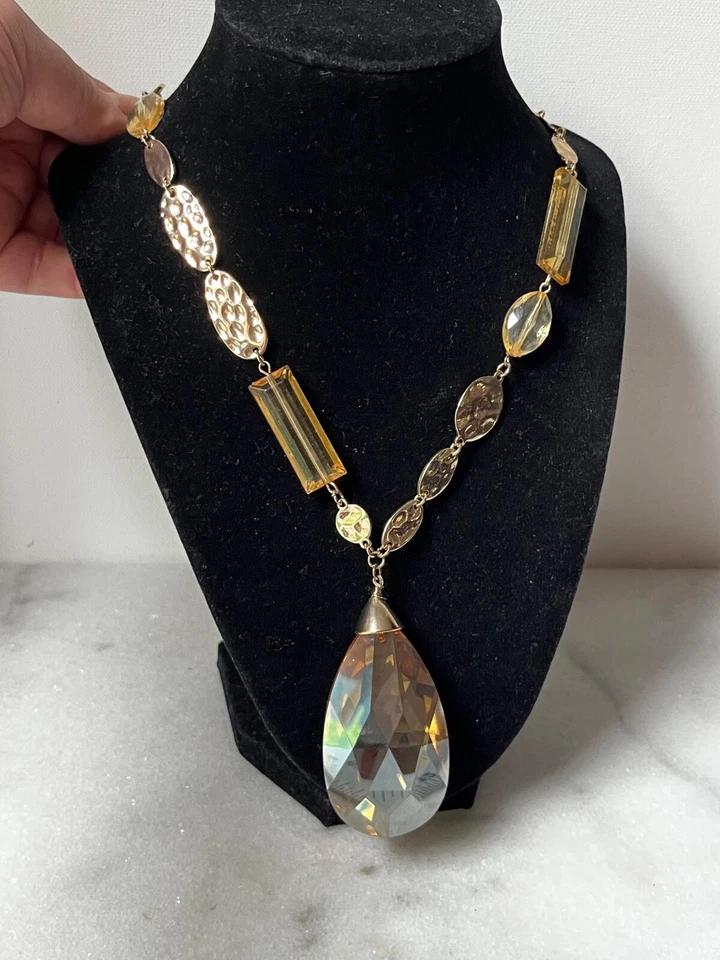 娜塔莎水晶杰作声明项链金色/金属/玻璃... — 第 2/4 张图片