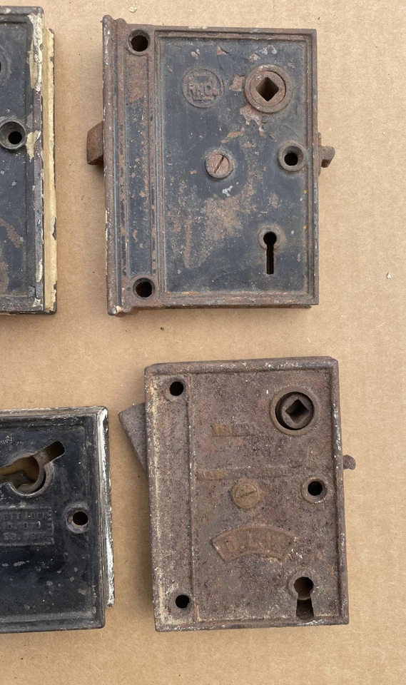 EXCELENTE Lote a Granel de (10) Travas Antigas de Aro de Porta Ferro Fundido, Montadas na Superfície - Imagem 4 de 4