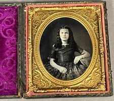 1/6 PLATE RUBY AMBROTYPE OF YOUNG WOMAN, GOLD JEWELRY (NOT A DAGUERREOTYPE) 