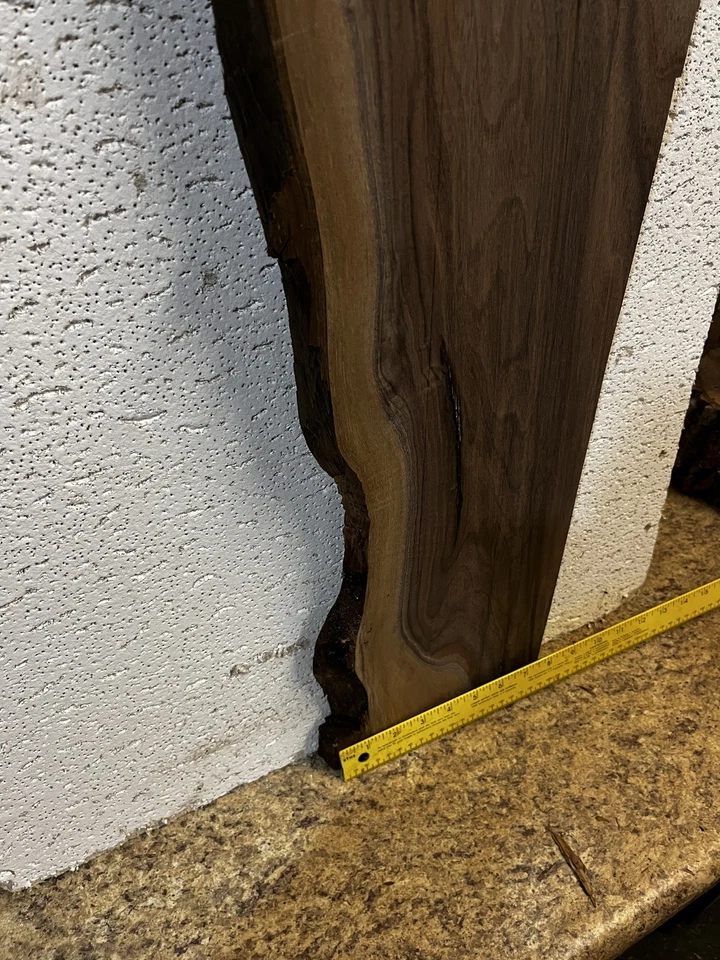 Losa de madera de nogal Live Edge 52” de largo 12” de ancho 1” de grosor Foto 4 de 4