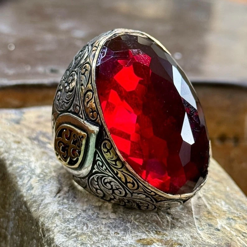 Anillo de circón rojo estilo otomano rubí grande hecho a mano para hombre Foto 3 de 4