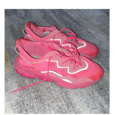 adidas Originals Ozweego Men s Athletic Sneaker Low Top Lace-Up Pink