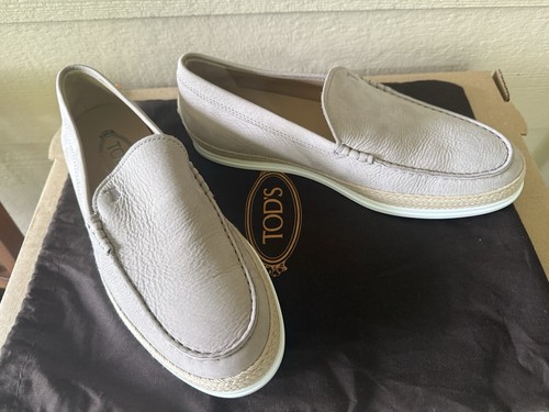 Tod's Men's Beige Leather Slip-On Loafers Round Toe Logo Accent Size 7