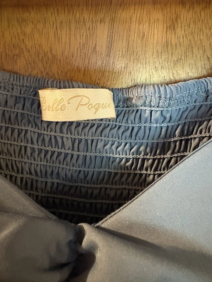 Vestido Belle Poque Estilo Vintage Fuera del Hombro Pequeño Con Botones Foto 2 de 4