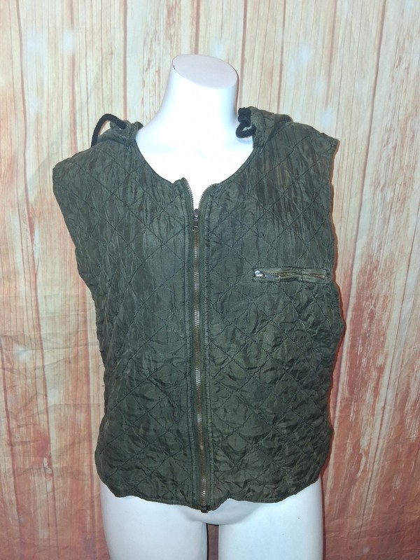 Contempo Casuals Olive Crop Quilted Zip Up Vest Sz L