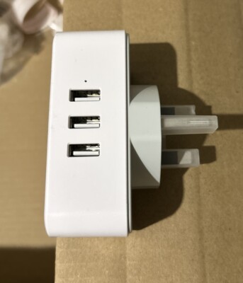 TESSAN Reisestecker Adapter TS-164US-UK 3 Ausgänge 2 USB