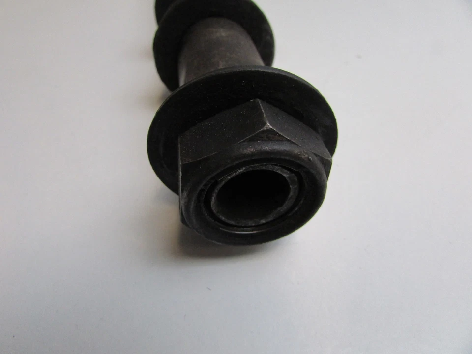 Yamaha FZ6 Fz 6 Fazer 2005 заднее колесо шпиндель с распорками J5 - Изображение 4 из 4