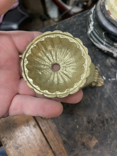 Scultura lampada olio o supporto piedi zampa impero ottone base pesante sabbia ottone - Foto 5 di 9