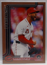 2025 TOPPS SERIES 1 GOLD /2025 NICK MARTINEZ #696 REDS