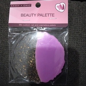 Sassy + Chic Purple Resin Makeup Mixing Beauty Palette BNIB