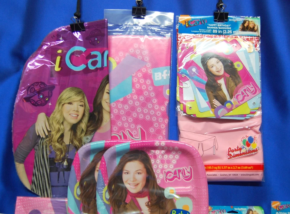 I Carly  # 20 Plates Napkins Banner Tablecover Confetti Stickers Centerpiece - Image 3 of 4