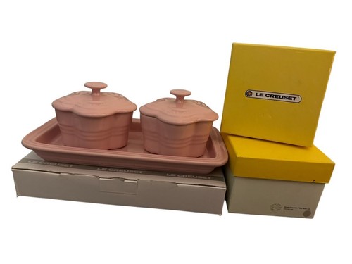 Le Creuset Ramekin Small Flower 2 pcs. with 10" Rectangular tray-Chiffon Pink - Picture 3 of 5