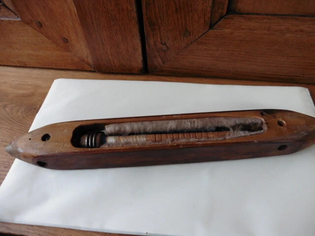 grande navette de métier à tisser ancienne - Photo 3/4