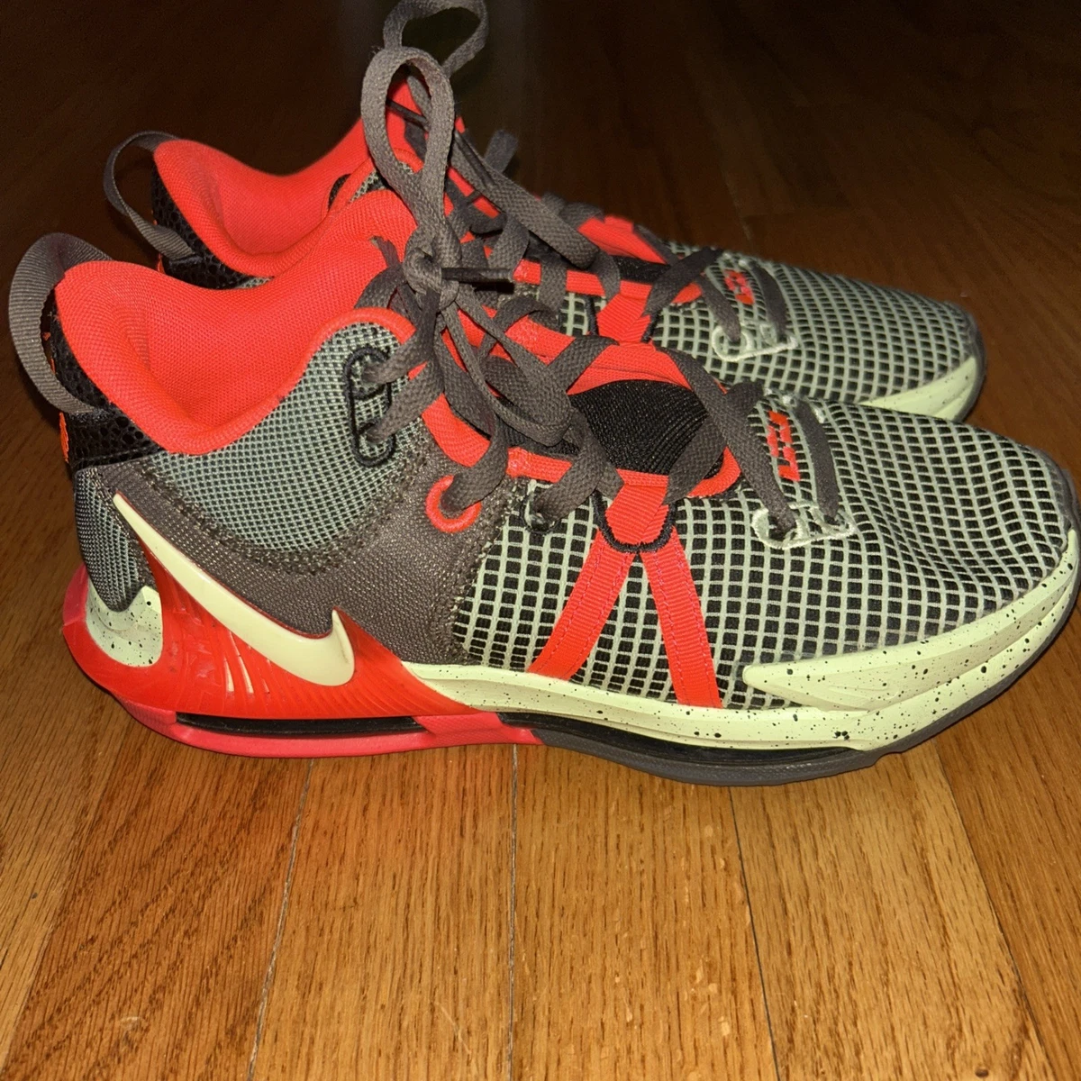 Nike Men LeBron Witness 7 Black/Bright Crimson Alligator Basketball Shoe Size 10 Nike LeBron Witness 7 EP  main image 2
