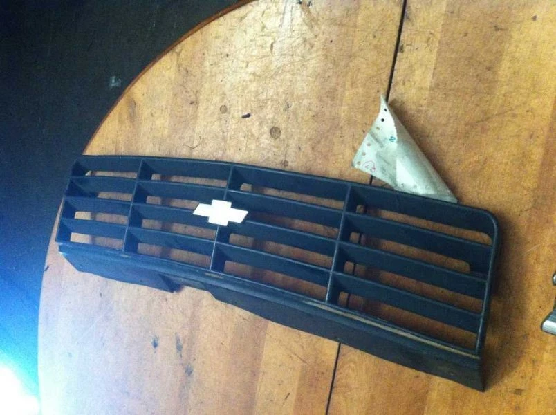 87-88 Chevrolet Corsica Grille - Image 4 of 4