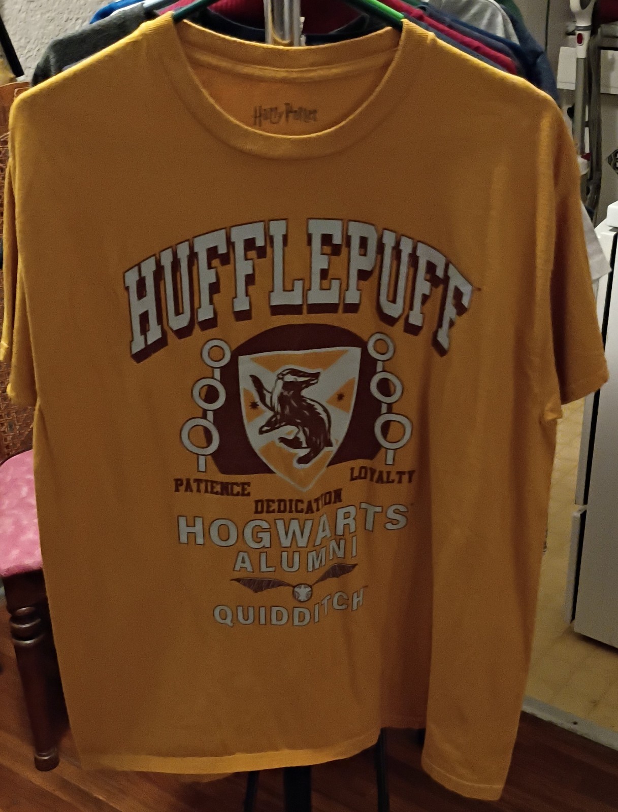 Harry Potter Burgandy Hufflepuff Hogwarts Alumni Quidditch T-Shirt Size Medium