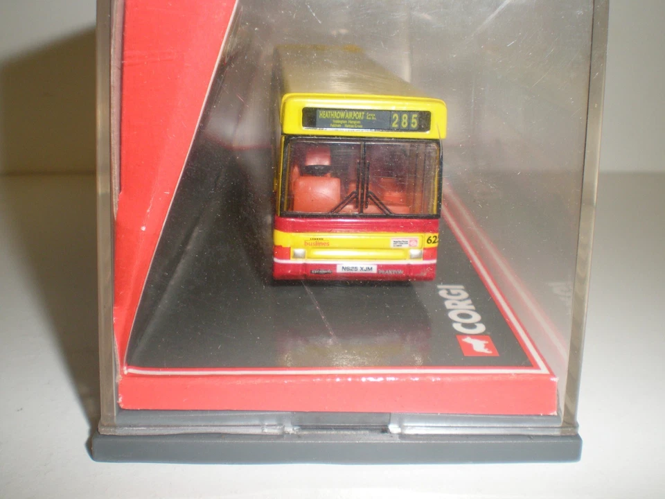 Corgi 42806 Dennis Dart London Buslines 285 Feltham-Heathrow - Image 2 of 4