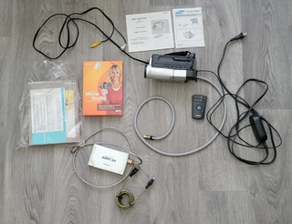 Samsung SCL906 Hi8 8mm Camcorder 880x Digital Zoom 4 Piece Accessory Lot