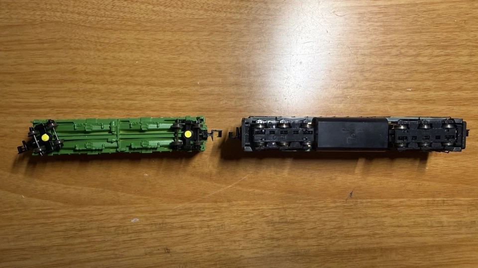 N Scale Burlington Northern Kato SD40 #6338 and Delaware Valley Airslide Hopper - Image 4 of 4