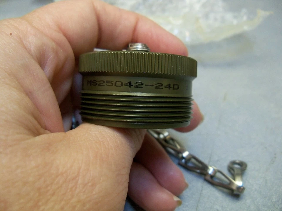 Amphenol MS25042-24D Accessories Plug Cap MIL Spec SZ 24 for 5015 Lot of 6 - Image 4 of 4