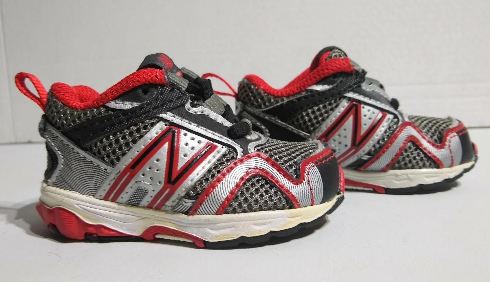 New Balance Childs Size 2 Infant 695 Sneakers Black Red Unisex Shoes Very Nice!