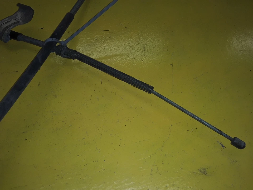 Cable de freno de estacionamiento trasero derecho OEM FORD Motorcraft BRCA-50 / F37Z-2A635-A Foto 3 de 4