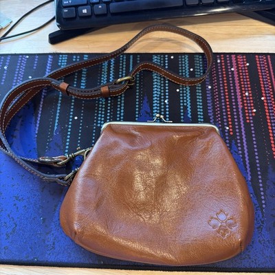 Patricia Nash Savena  Tan Leather Kiss Lock Clutch Wristlet Bag