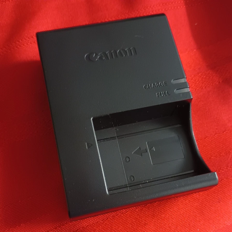 Cargador Original LC-E17 Para Batería LP-E17 Canon-250D 760D 77D M3 M6 mark2 X8i M5 Foto 2 de 3
