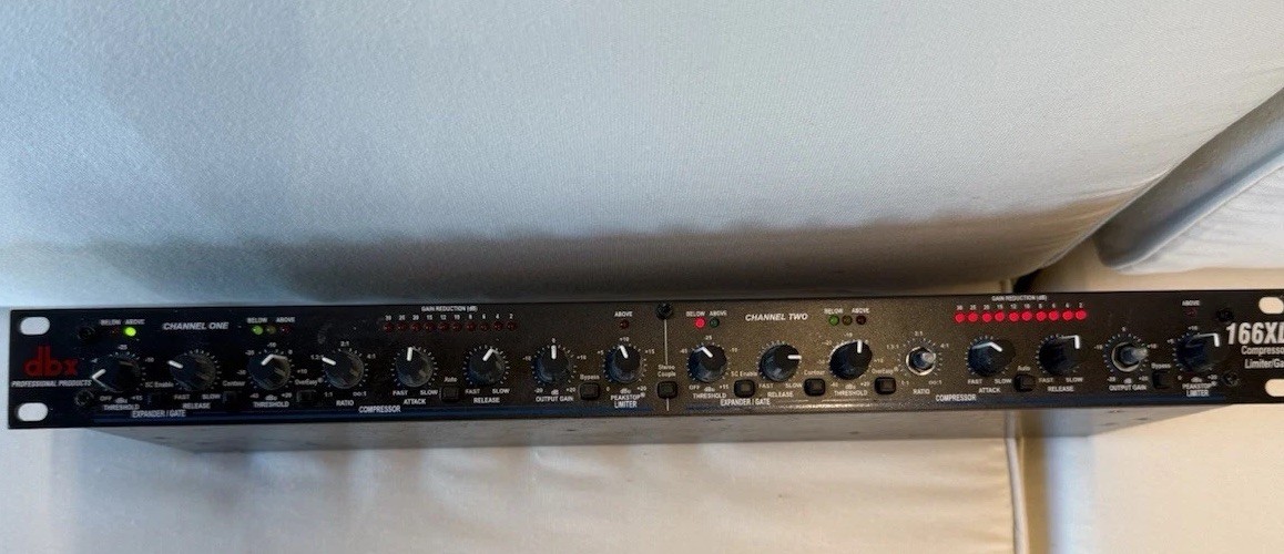 DBX 166xs Dual Channel Compressor/Limiter/Gate Rack Mount Unit