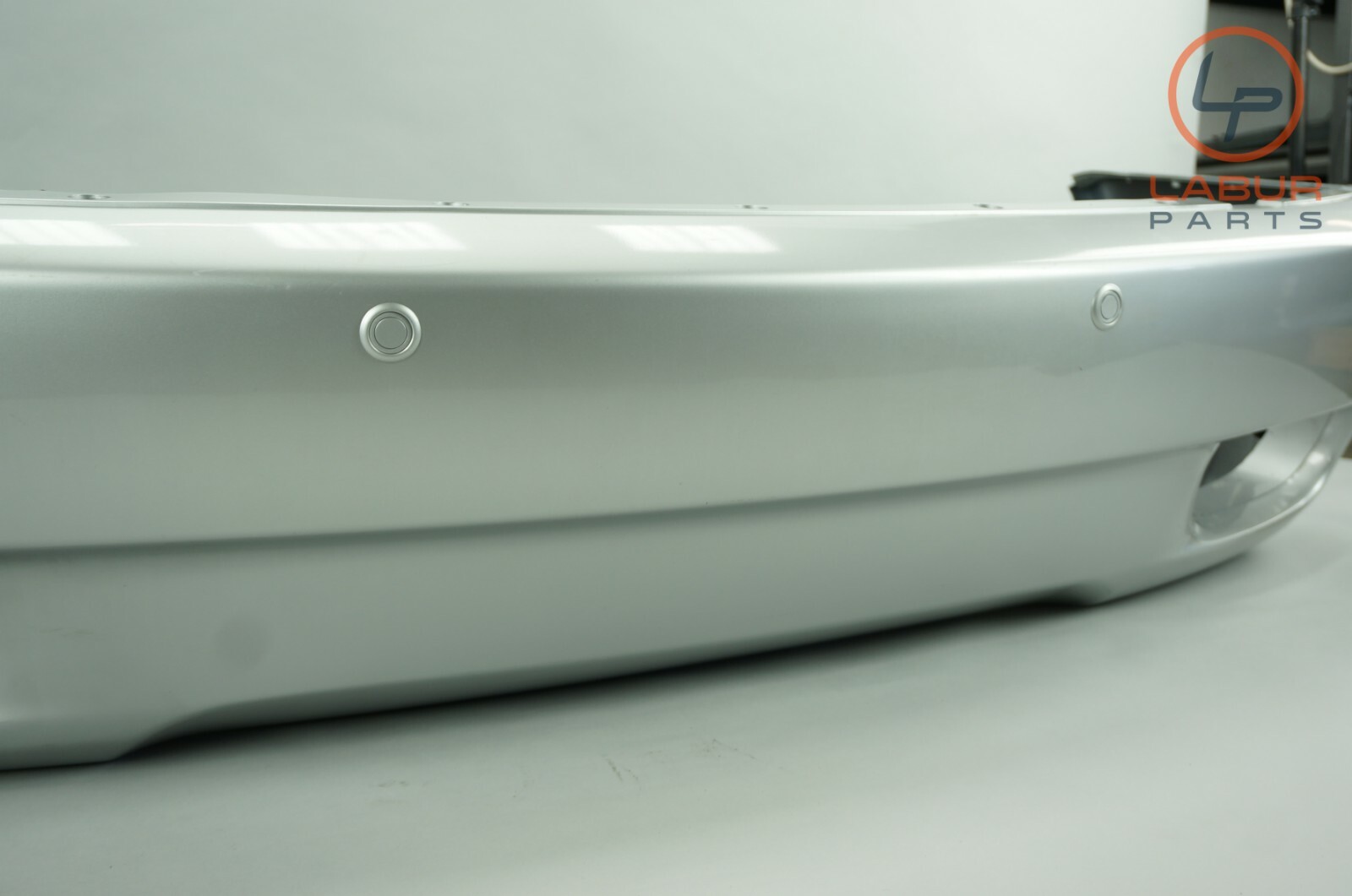 M139 03-08 Maserati Quattroporte Rear Bumper Cover w/ Parking Sensors BR104