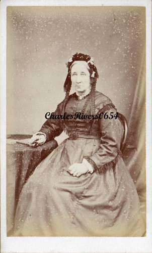 OSBOURNE LINCOLN CDV DAME IN MOTORHAUBE MIT BÄNDERN VIKTORIANISCHE MODE FOTO