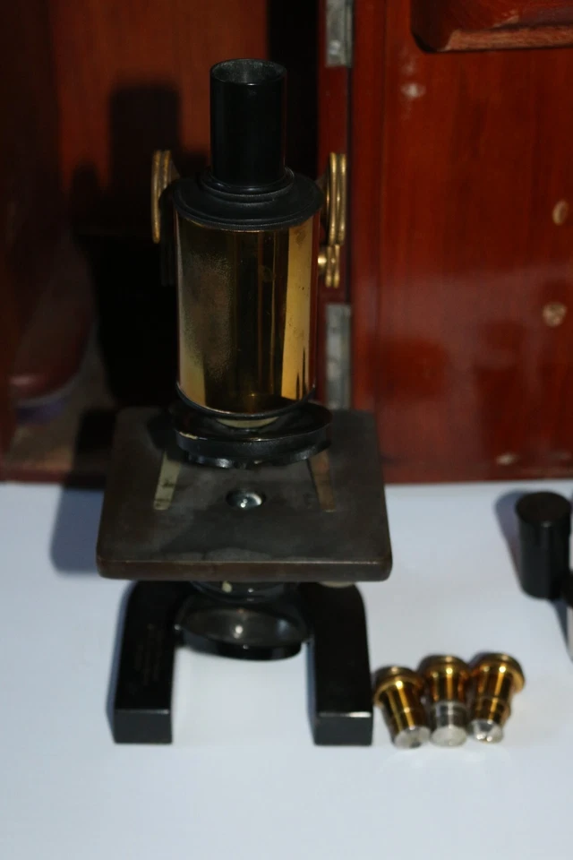 Vintage brass Spencer Microscope Aloe Co. No. 75659 w/ extra optics & wood case - Image 4 of 4