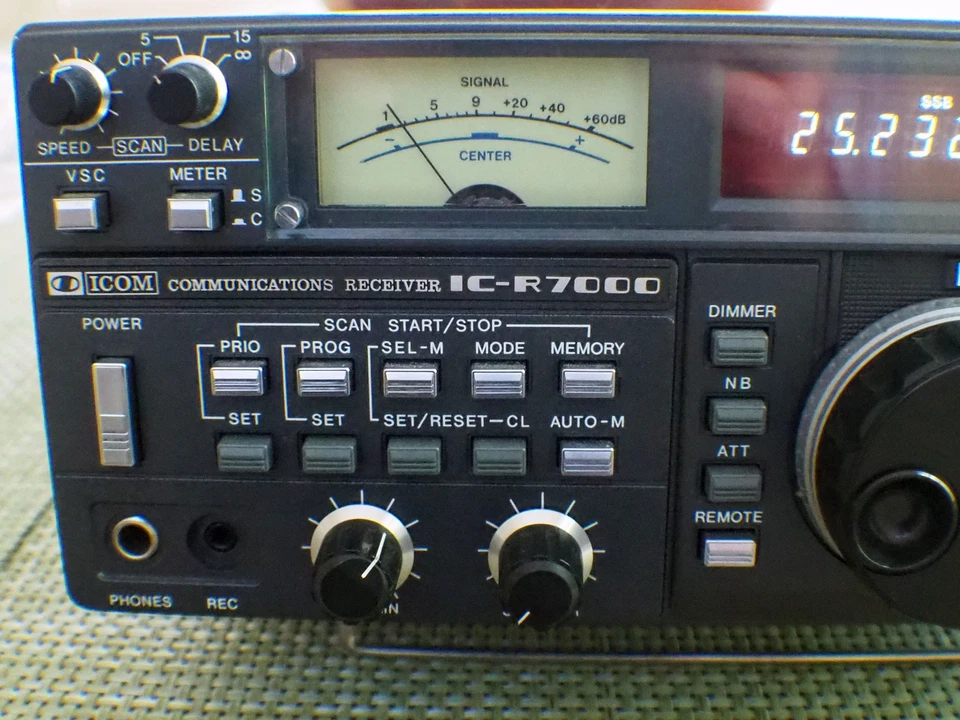 Icom IC-R7000 Radio Empfänger Amateurfunk Teile oder Reparatur - Bild 4 von 4