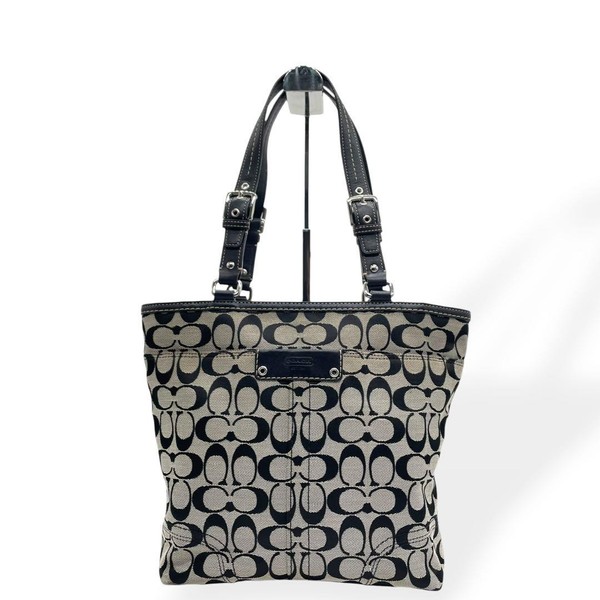 Excellent condition COACH tote bag, canvas and leather, signature design. #CB