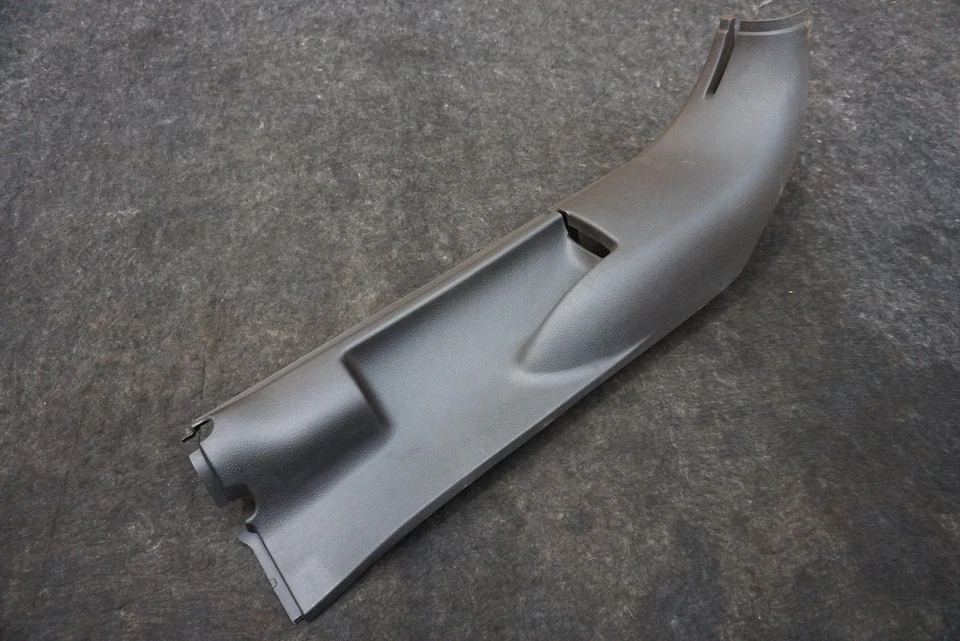 Set Left Right Interior B Pillar Trim Panel Black 15116076 Chevrolet SSR 2003-06 - Image 2 of 4