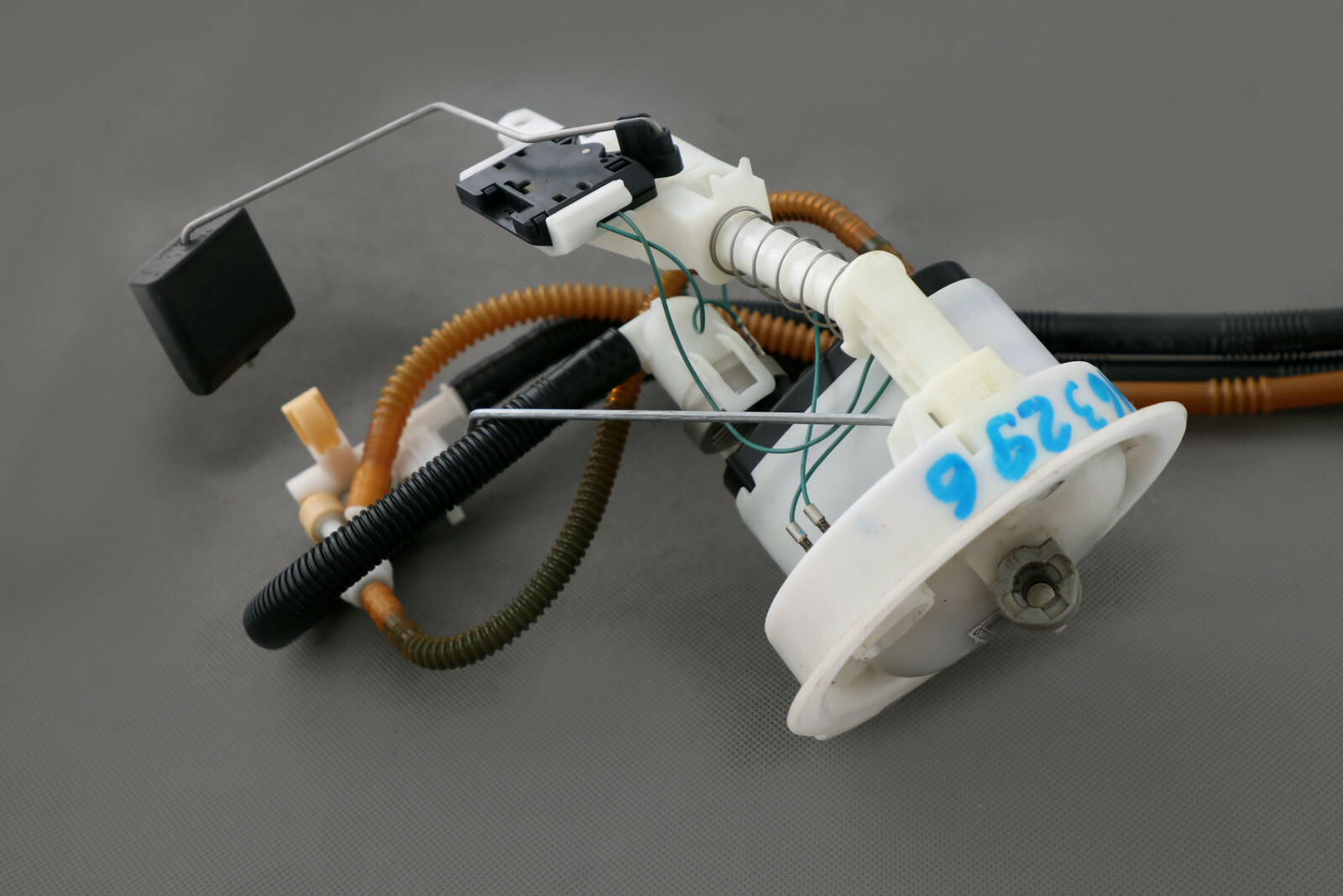 BMW 1 3 Series E87 LCI E90 Fuel Filter Sender Pressure Regulator Petrol