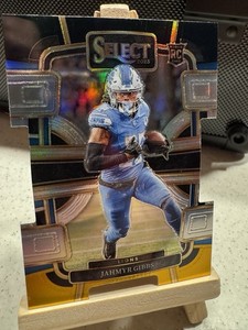 2023 Panini Select - Concourse Jahmyr Gibbs #34 Black & Gold Prizm Die-Cut (RC)