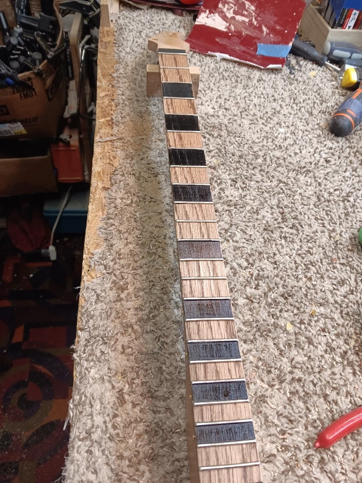 Guitarra Cigar Box 3 Cuerdas Hecha a Mano Toda Madera Humbucker PU *ROCAS* Foto 2 de 4