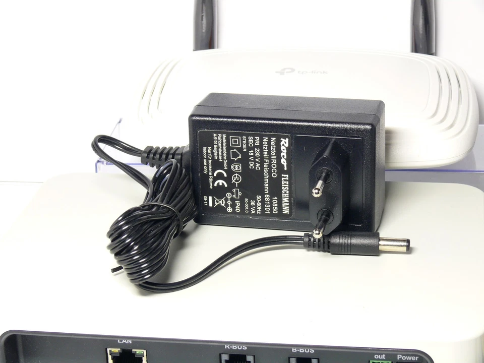 Roco/Fleischmann 10825 Digital Central z21 Remote Control Power Supply Router Cable - Image 4 of 4