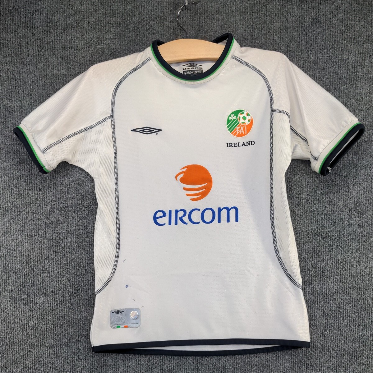 Umbro Boys Vapa Tech Eircom Jersey Shirt SB 27/28in 69/71cm Short