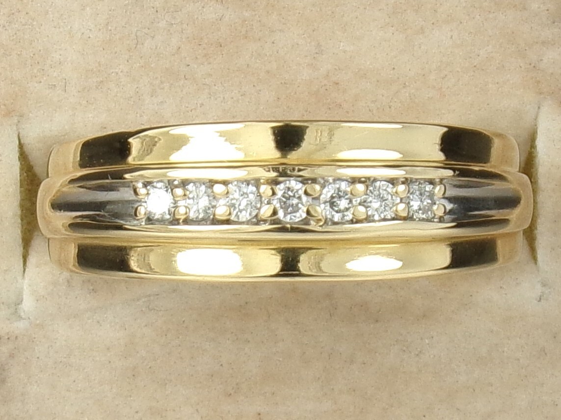 Helzberg Men's 14k Yellow Gold Diamond.07 tcw Band Fine RingSize 8.75
