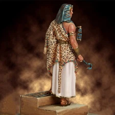 1/32 Scale Ancient Egyptian Pharaoh Resin Figurine Historical Model Unassembled