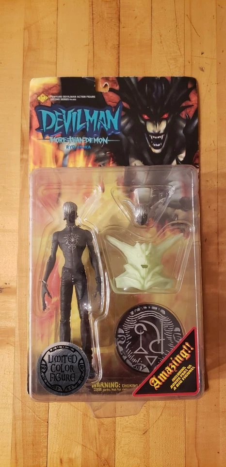 Fewture Devilman Serie 2 "RYO ASUKA" Variante Todo Negro Artstorm Go Nagai GITD Foto 2 de 4