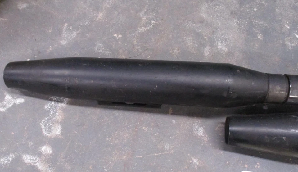 Sistema de tubo de escape negro Harley Davidson FXS Blackline Softail Stock 65953-01 Foto 2 de 4