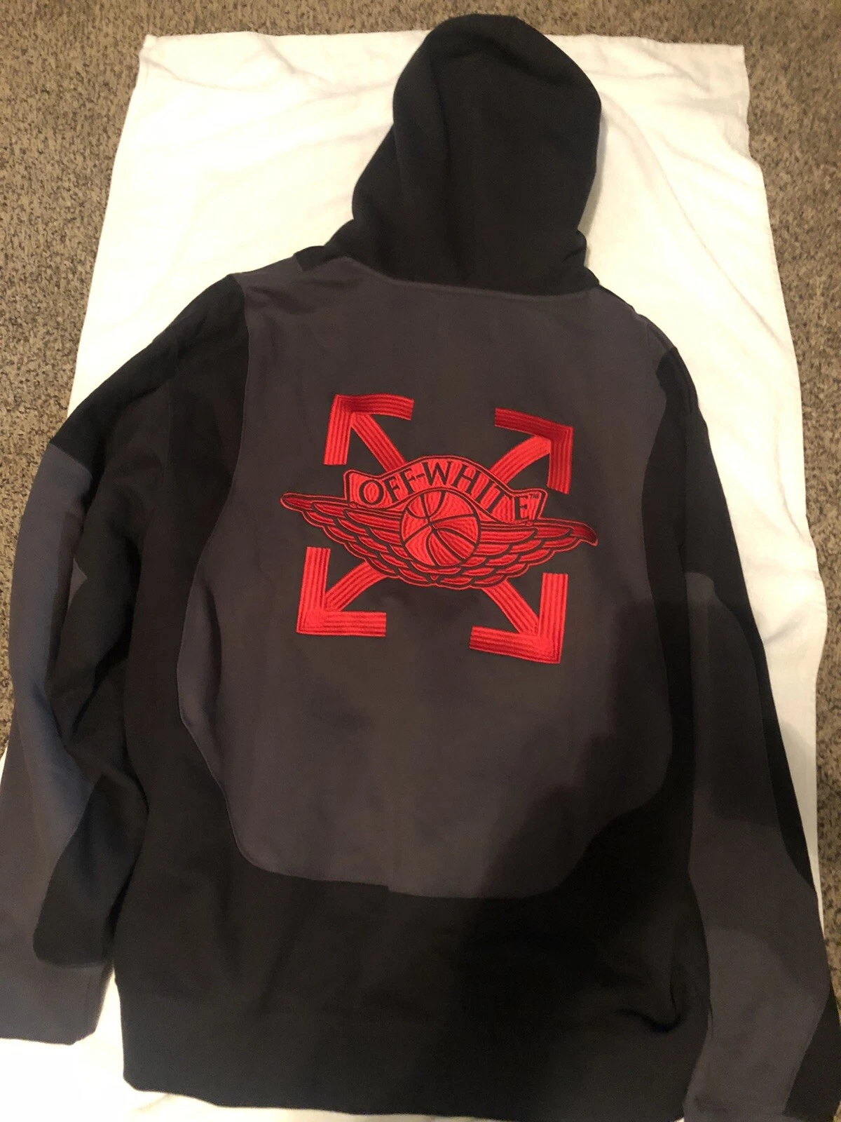 OFF WHITE Felpa con cappuccio x Jordan bianca sporca nera pantaloni da uomo 2XL e 2XL. Venduto come set