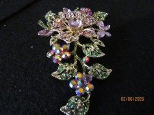 LARGE GOLD TONE FLORAL BOUQUET MULTICOLOR RHINESTONE BROOCH GLOWS 3"