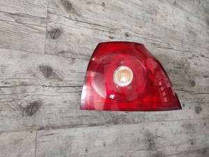 VW Golf V Limo Rücklicht Heckleuchte aussen re 1K6945096J