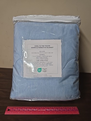 Concierge Collection Cool to Touch Down Alternative blanket 108' X 90" Blue - Picture 2 of 3